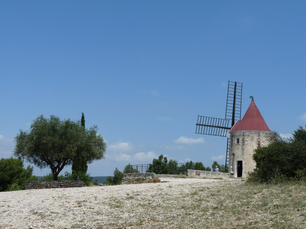 Entre Nimes Et Arles Villa Bellegarde  Buitenkant foto
