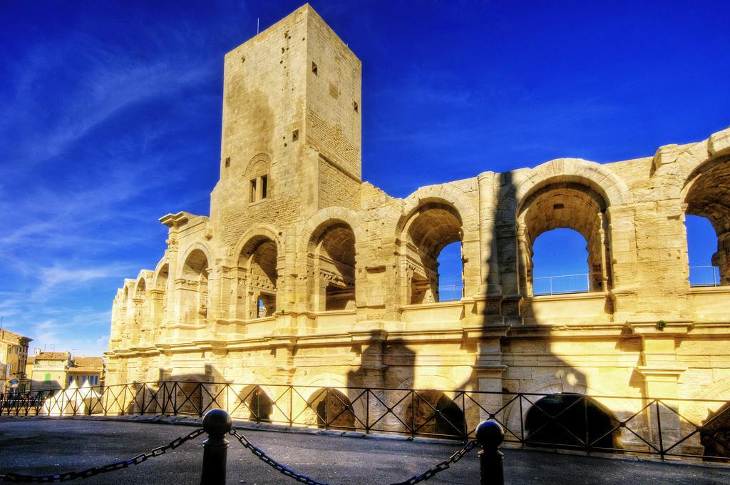 Entre Nimes Et Arles Villa Bellegarde  Buitenkant foto